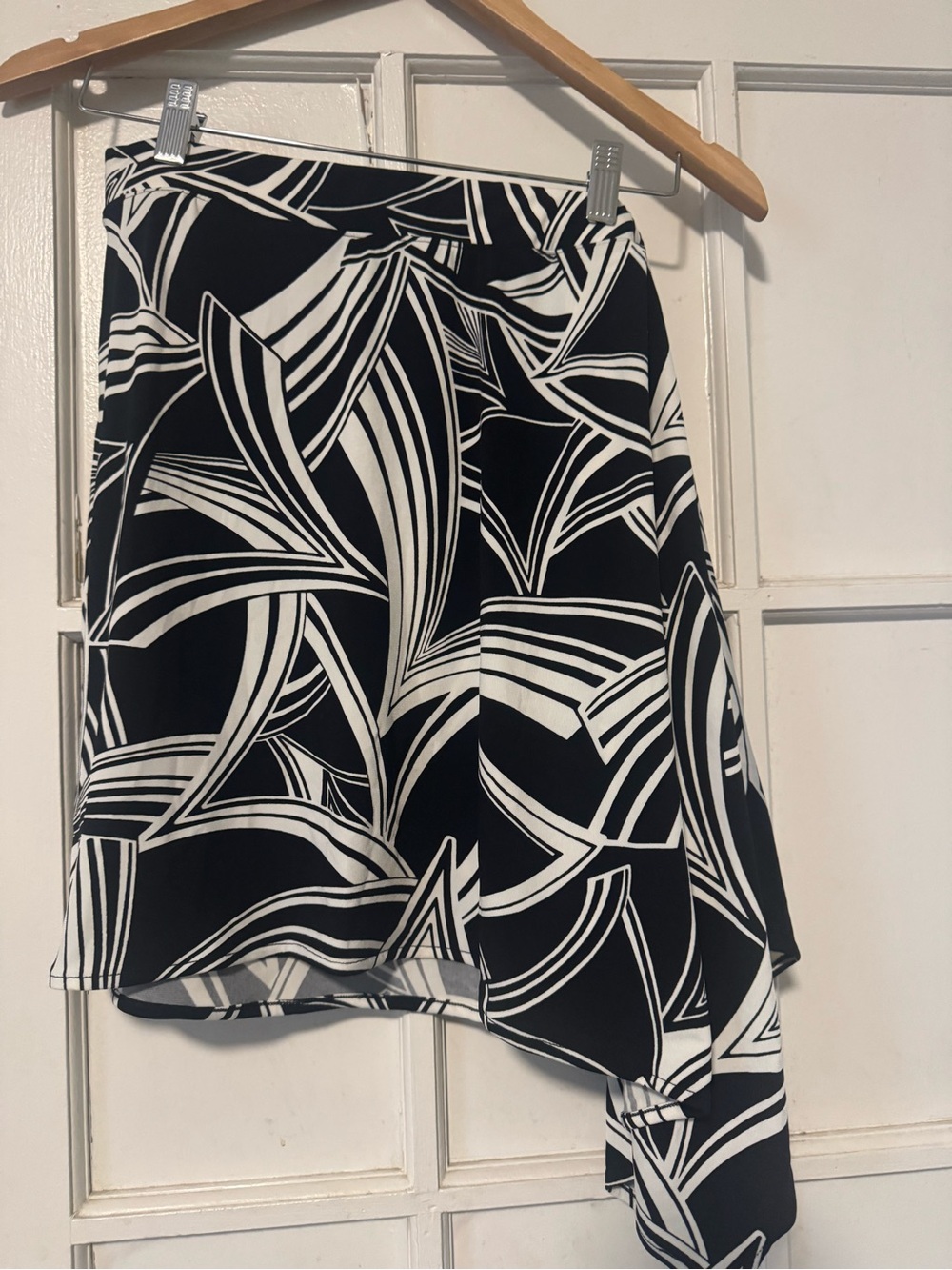 Banana Republic Black & White Asymmetrical Graphic Skirt